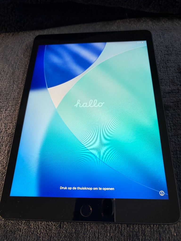 Apple iPad Space Grey with Charger – Good Condition 9th gen 