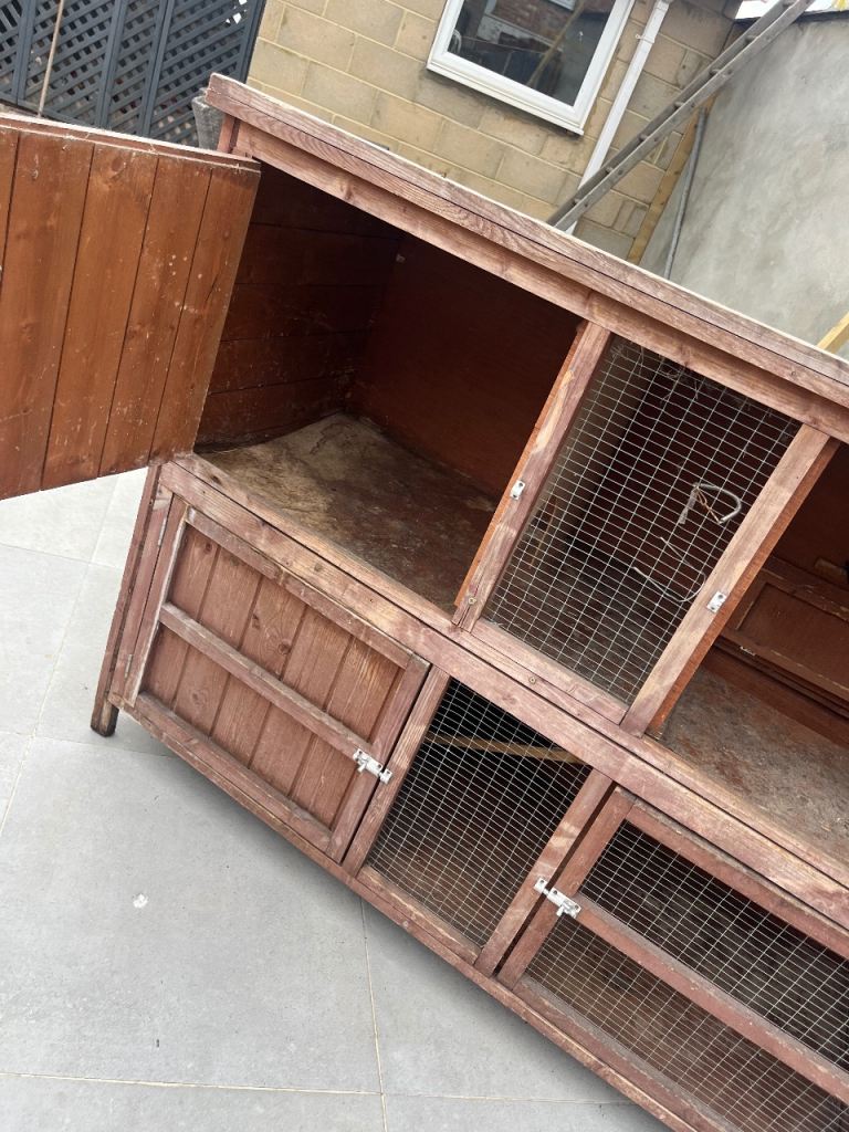Hatch cage for rabbits