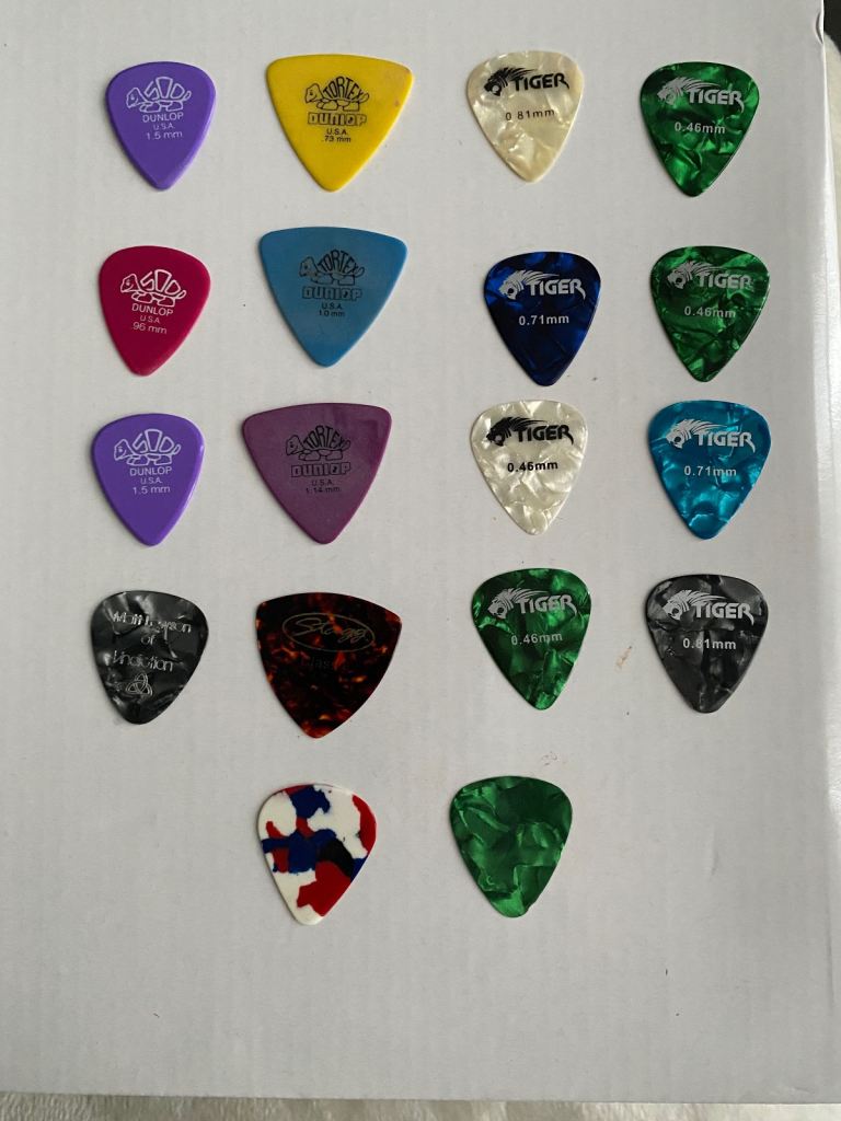 JOB LOT OF VARIOUS Guitar PICS 