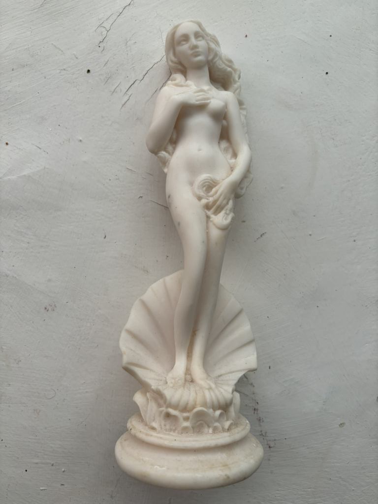 Birth of Venus statue. 