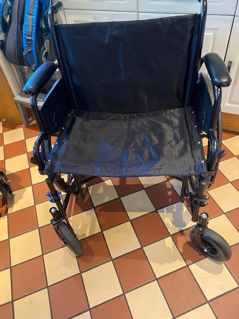 Self propelling wheelchair