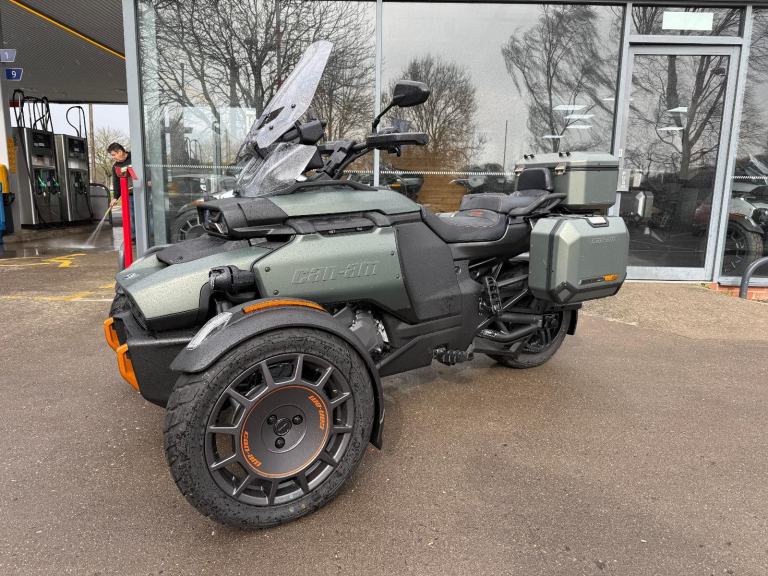 2025 Can-Am Canyon Red Rock 1330cc 6 speed semi automatic Spyder trike 