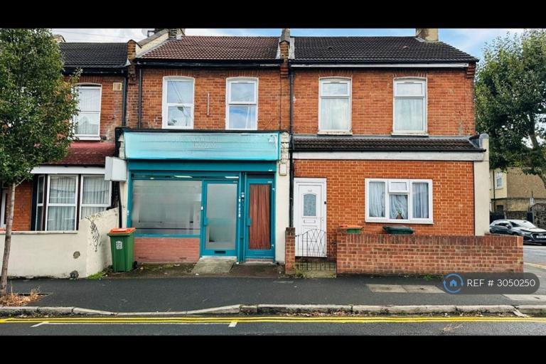 1 bedroom flat in Church Road, London, E12 (1 bed) (#3050250)