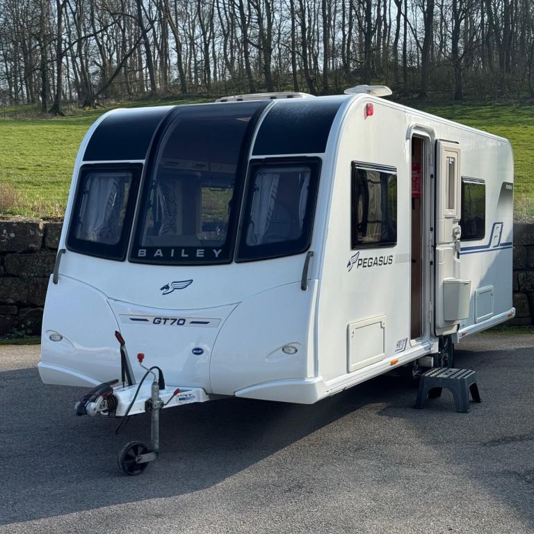 2018 Bailey Pegasus Rimini - 4 berth - fixed single beds - 1 owner 