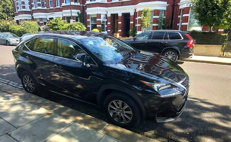 LEXUS NX300h Hybrid 2016