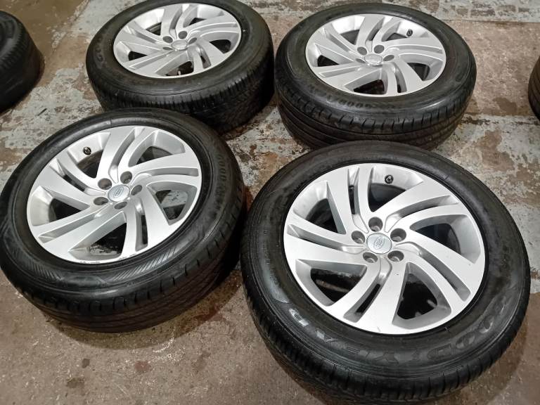 18" Land Rover Alloy Wheels with Tyres 235/60/18 Range Rover