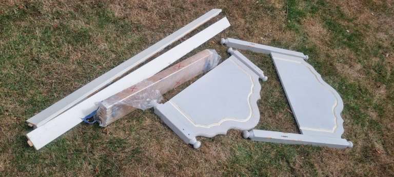 Shabby chic wooden single bed