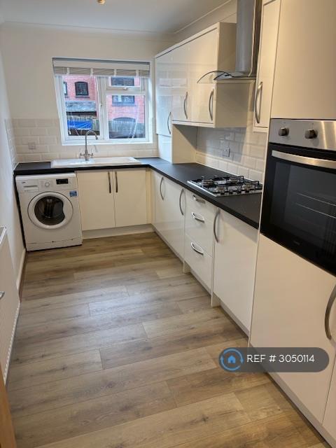 2 bedroom flat in Morris Court, Redhill, RH1 (2 bed) (#3050114)