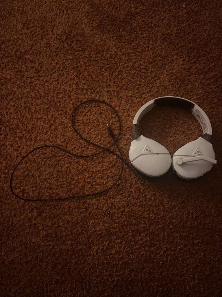 Turtle Beach Gaming Headset – Xbox & PlayStation – Mic + Volume Controls