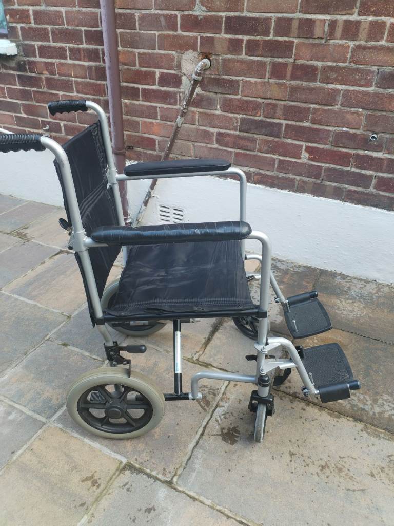 Foldable wheelchair