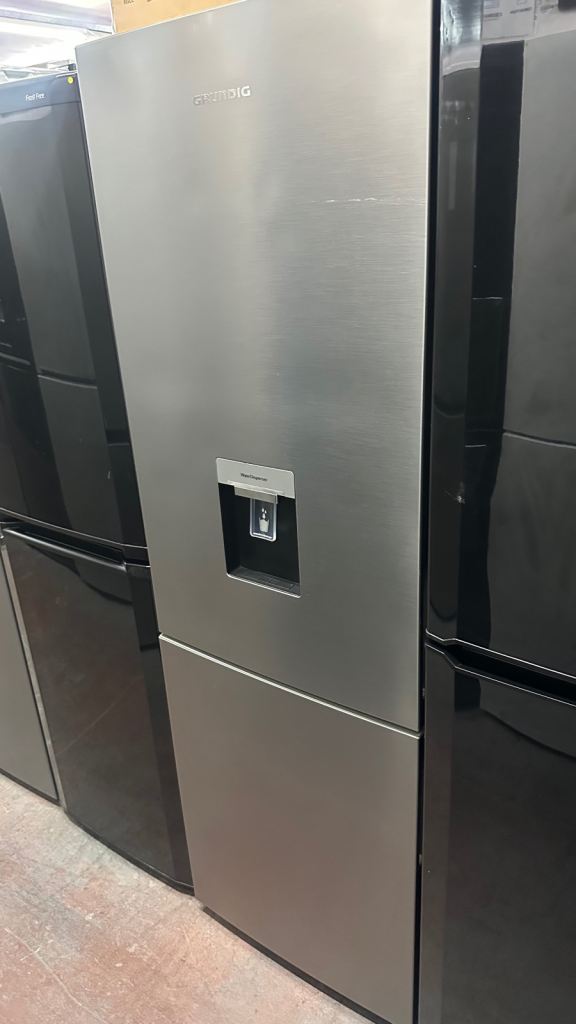 GREY GRUNDIG FRIDGE FREEZER WITH DISPENNSER 