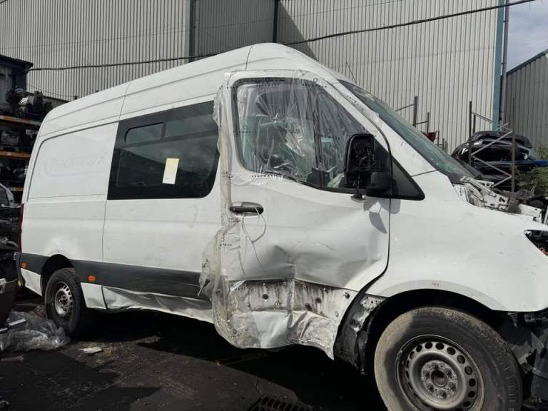 2021 MERCEDES BENZ SPRINTER CREW VAN BREAKING FOR PARTS !!