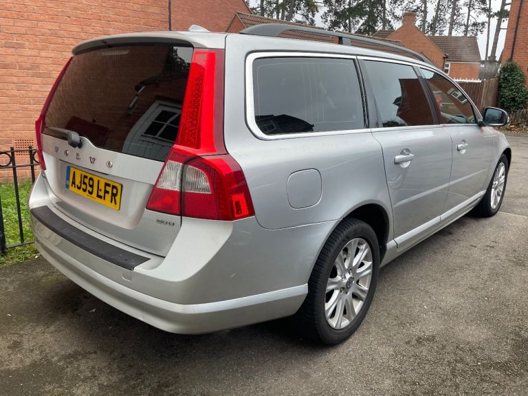 2010MY Volvo V70 SE 2.0d Estate (18 stamps-FSH) Leather, Sunroof (BMW 520d touring alternative) 