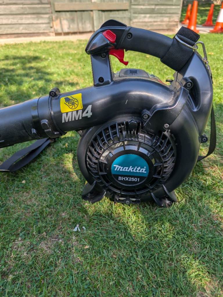 Makita BHX2501 24.5cc 4-Stroke Petrol Leaf Blower