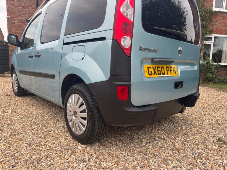 RENAULT KANGOO MOBILITY VEHICLE WHEELCHAIR RAMP DISABLED CAR. WAV 18,000 MILES 