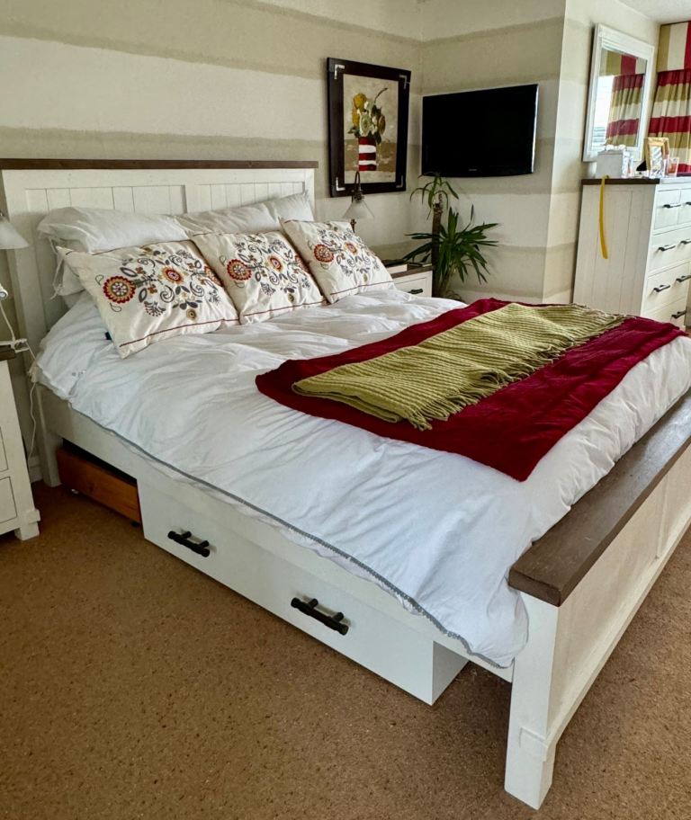 King bed and mattress 
