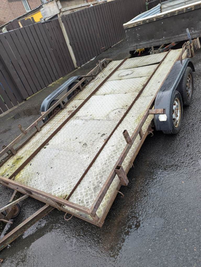 Car transporter trailer 