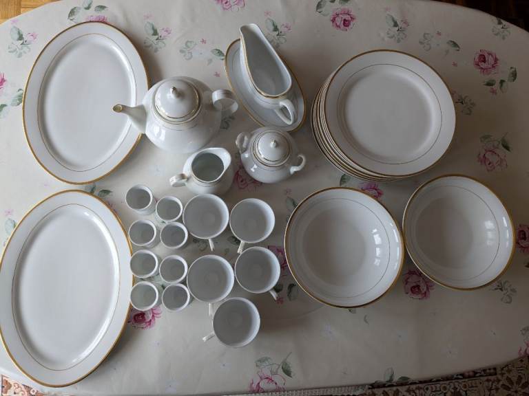 FREE White and gold table ware 