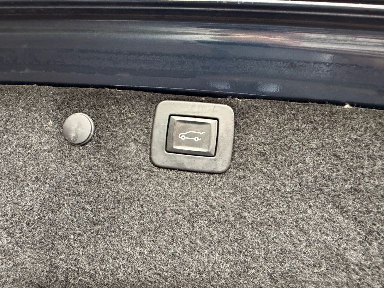 Vauxhall, INSIGNIA, Estate, 2011, Manual, 1956 (cc),5 doors - Image 12