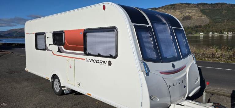 2015 bailey unicorn cadiz fixed single beds solar automover awning