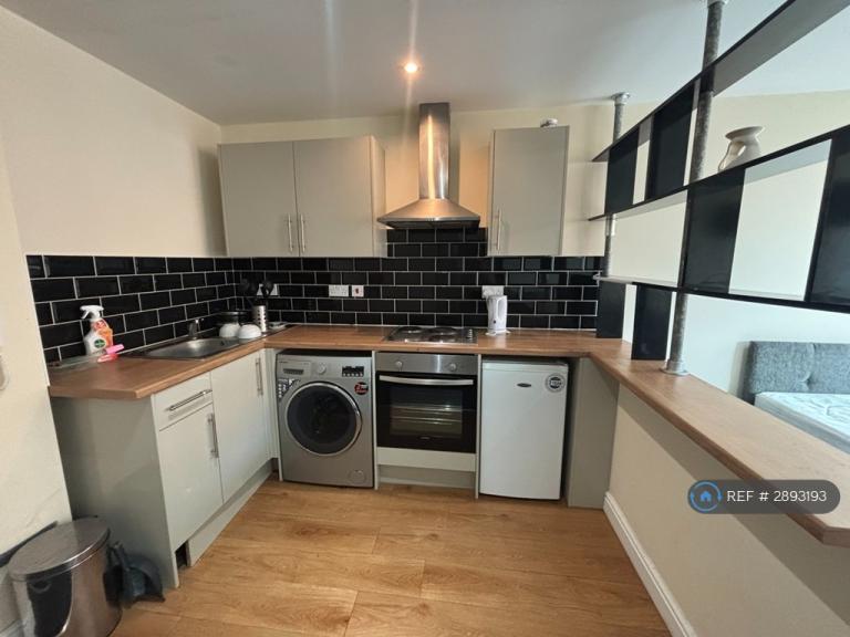 1 bedroom flat in Princegate House, Doncaster, DN1 (1 bed) (#2893193)