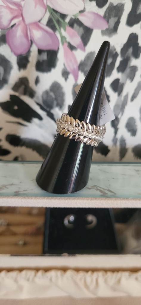 Moissanite in sterling silver Wreath Band, size P