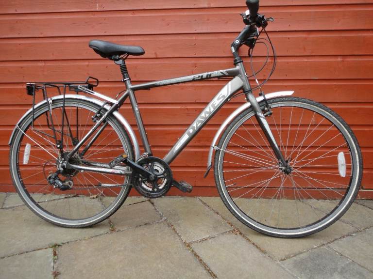 Dawes discovery 201 eq hybrid bike, 21 inch lightweight frame, 28 inch wheels, 21 gears, mud guards