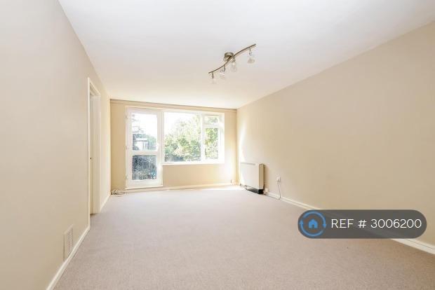 2 bedroom flat in Eccleshill, Bromley, BR2 (2 bed) (#3006200)