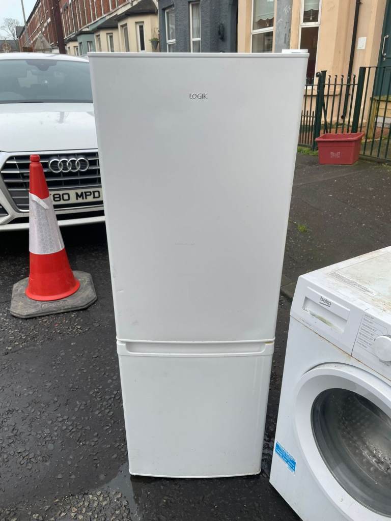 Logik fridge Freezer perfect working order £140 onlyyy