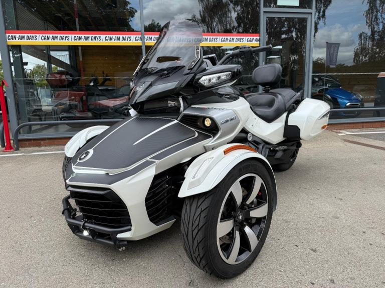 2016 Can-Am SPYDER F3 T 1330cc semi automatic Tourer trike in white 
