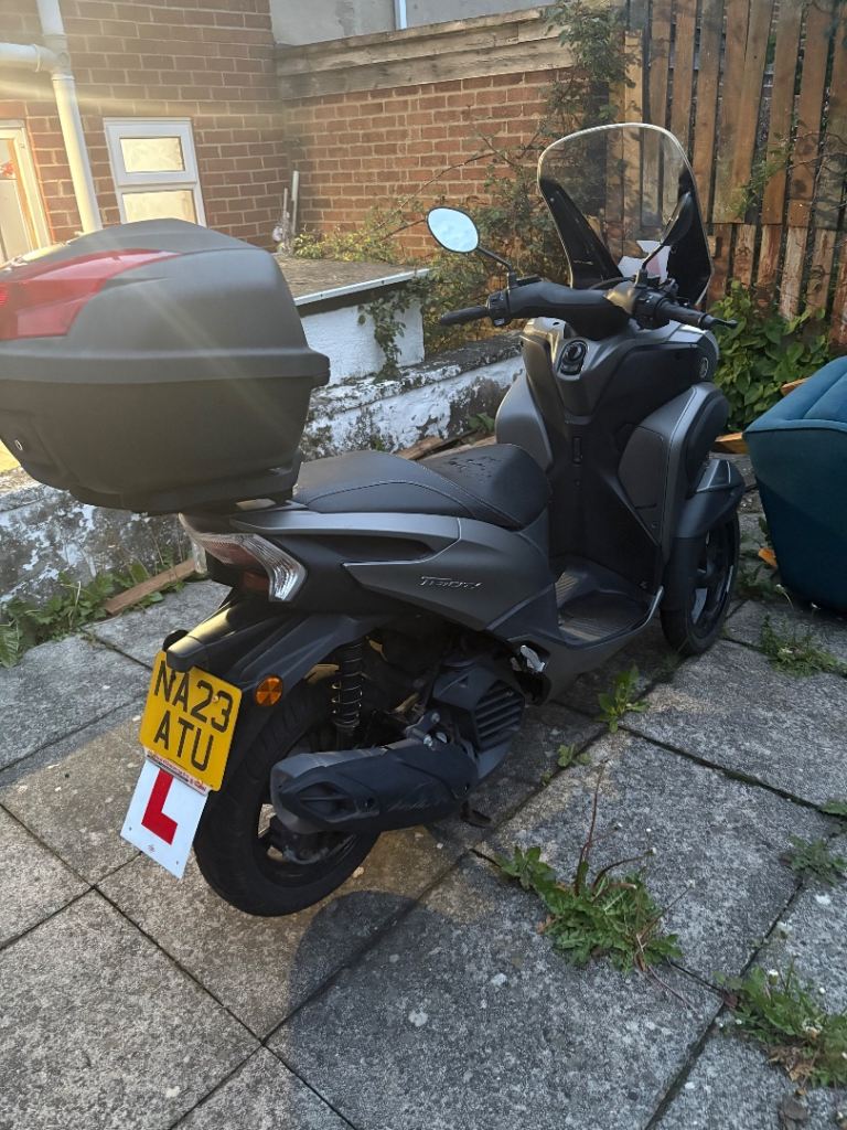 Three-Wheel Scooter – Grey, Good Condition