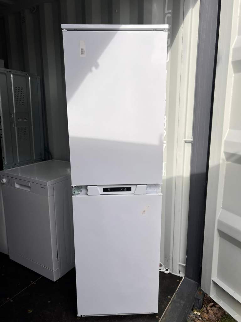 Integrated Fridge Freezer - Hotpoint (Delivery Available) Product ID:613