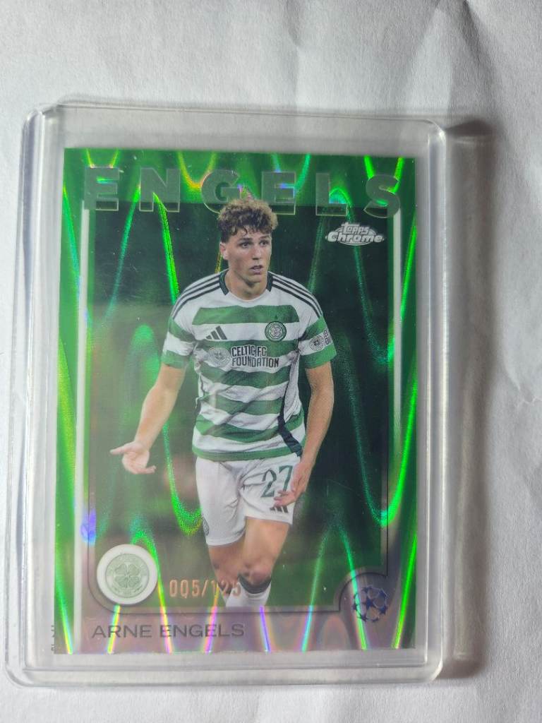 Topps Chrome 2025/26 Arne Engels Celtic - Green Parallel Numbered 005/125