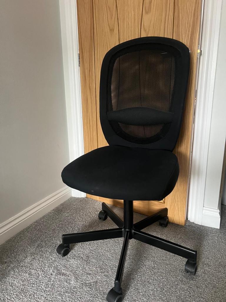 Black computer chair