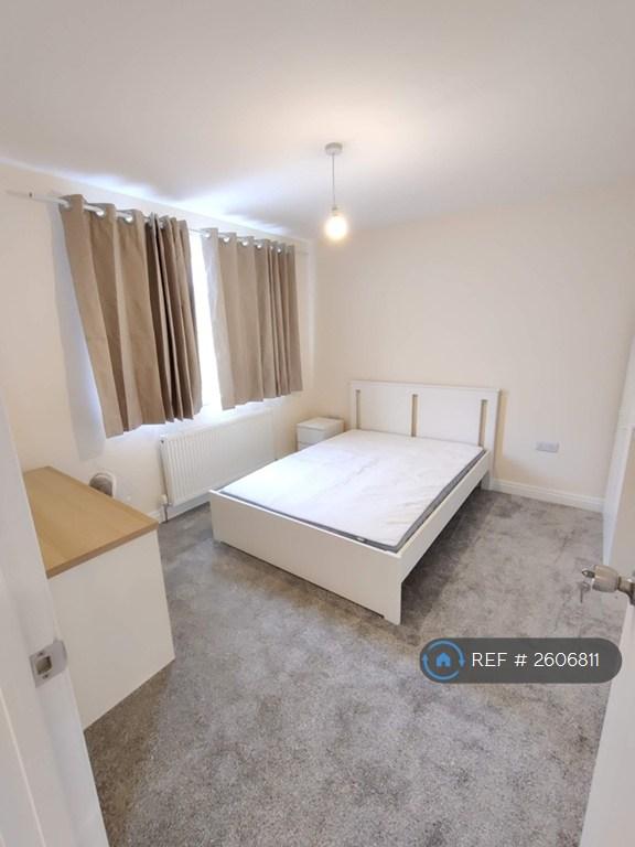 image for 4 bedroom house in Susannah Street, London, E14 (4 bed) (#2606811)