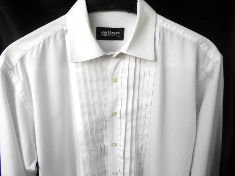 ' VAN HEUSEN ' MANS DRESS SHIRT 15.5 INS. COLLAR