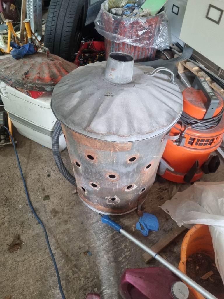 Used Garden Incinerator Bin with Lid – Silver Metal
