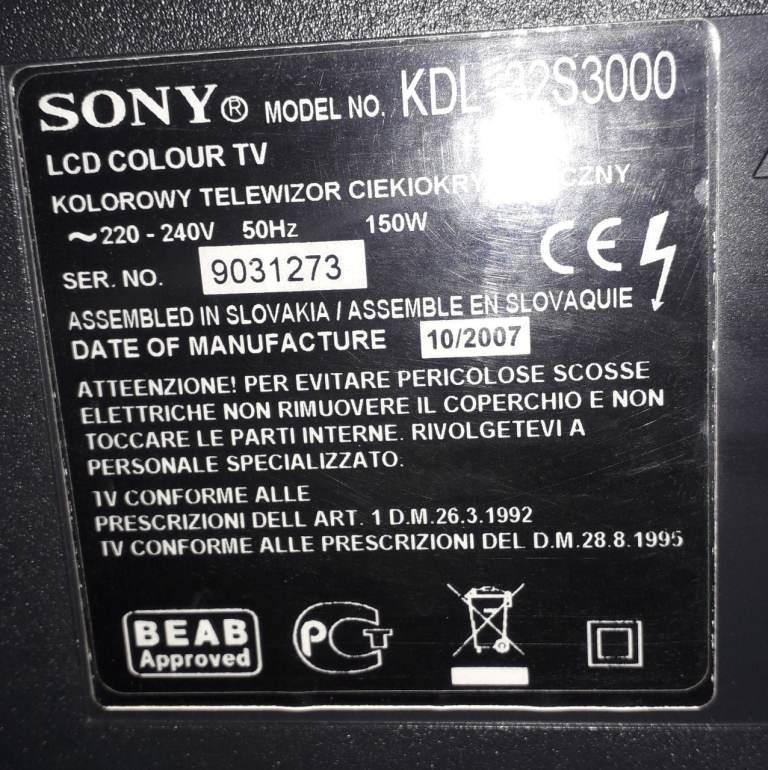 32 inch SONY BRAVIA SPARES OR REPAIRS CRACKED SCREEN
