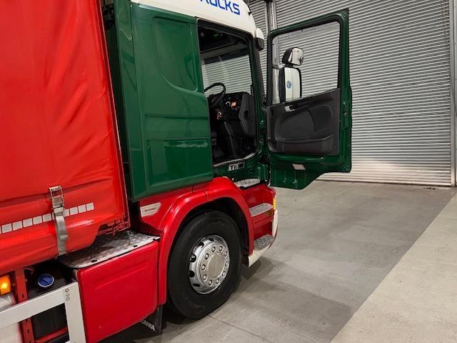 Scania G320 4x2 Sleeper Cab Curtainsider