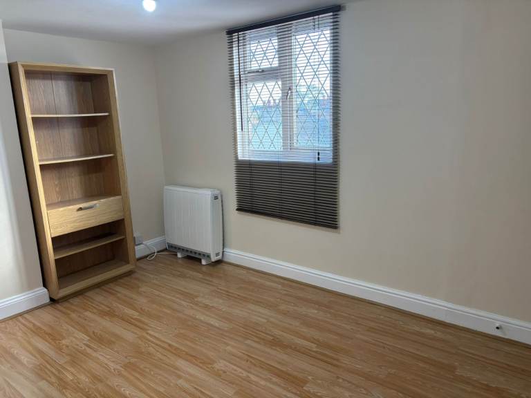 Room with own shower and toilet to rent in  Havelock Rd Luton LU2 7PP