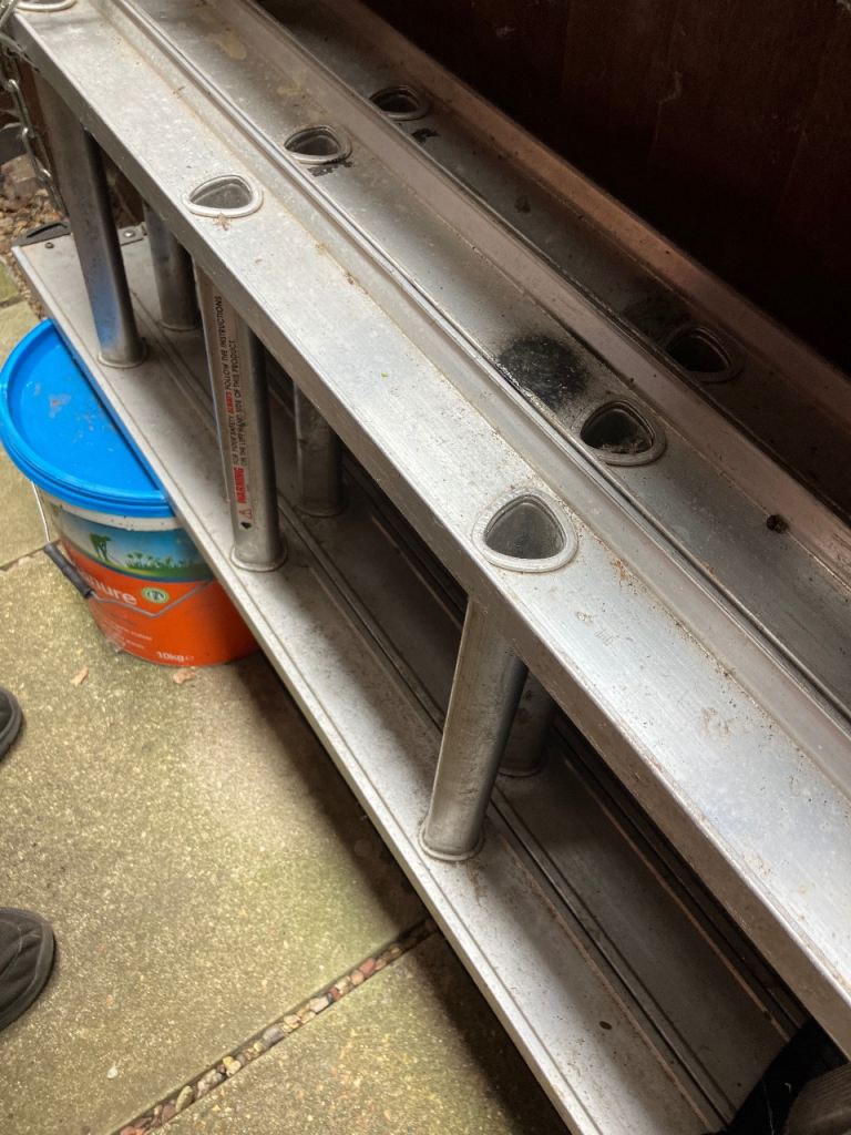 Aluminium Extension Ladder – Good Condition