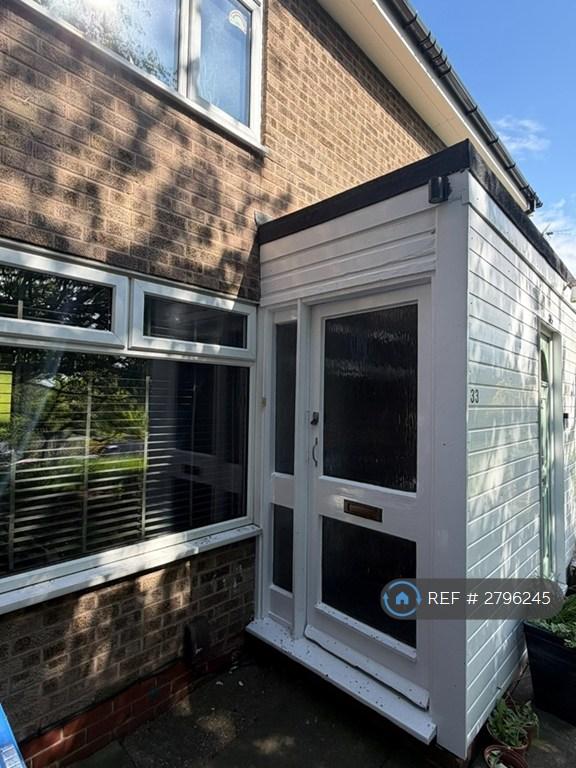 2 bedroom flat in Bradwell Close, Derby, DE3 (2 bed) (#2796245)