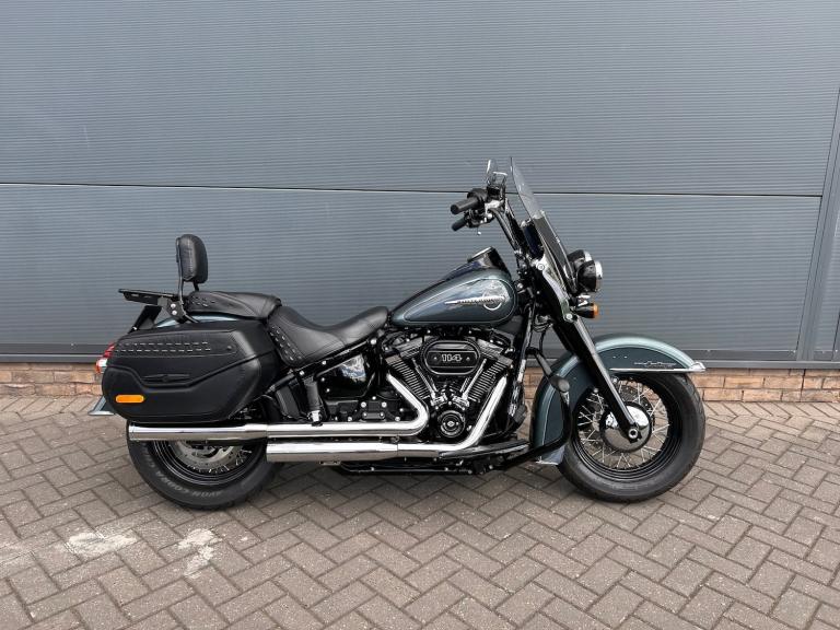 2019 Harley-Davidson SOFTAIL FLHCS HERITAGE CLASSIC 114 Custom/Cruiser Manual