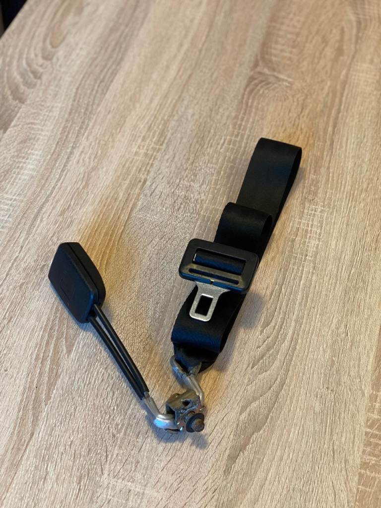 Share Rear seatbelt with Buckle VW polo 86c 1989 coupe