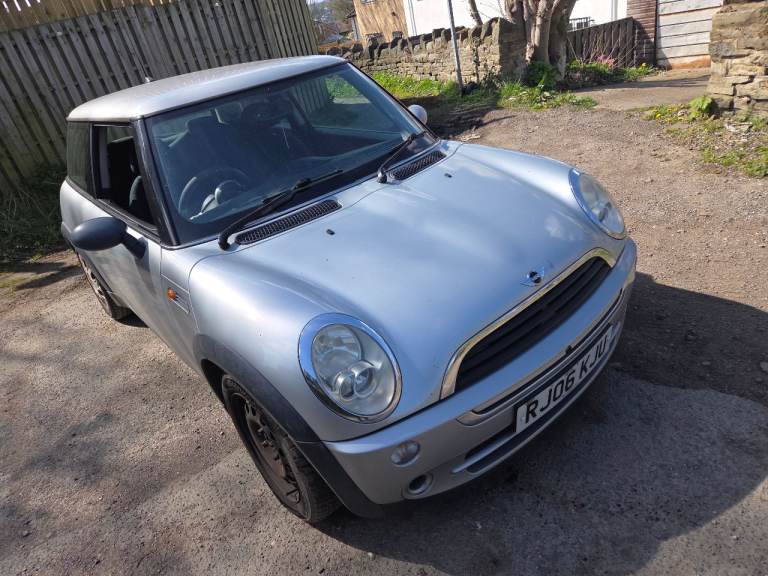 Mini ONE 2006 1.6 mot April 2027 just spent £500 on the car