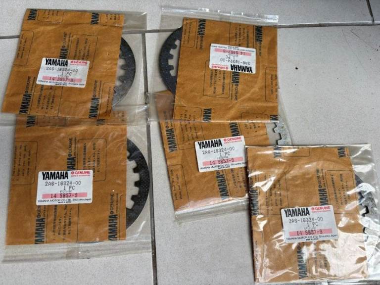 Yamaha Clutch Plates DT125MX / DT175MX - Genuine 2A6-16324-00 x5