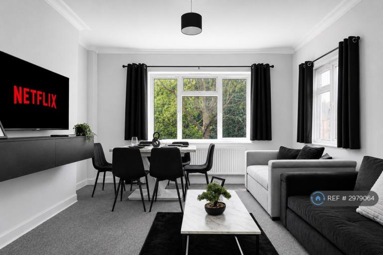 2 bedroom flat in North End Road, Wembley, HA9 (2 bed) (#2979064)