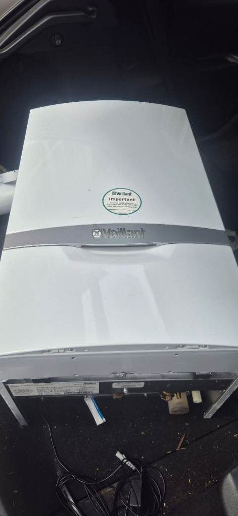 Boiler combi vaillant ecotec plus 38kw with standard horizontal flue 