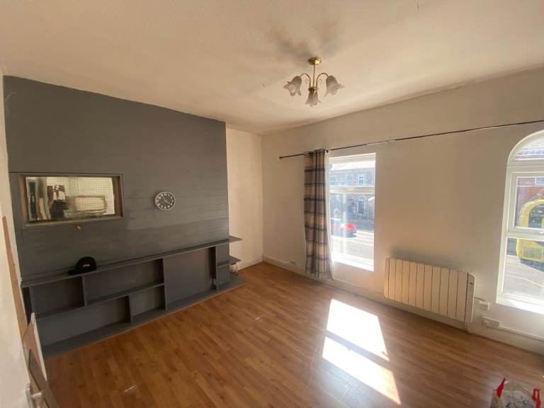 Rent 2-Bedroom Flat - SK2 6ND- Wellington Road South, Stockport