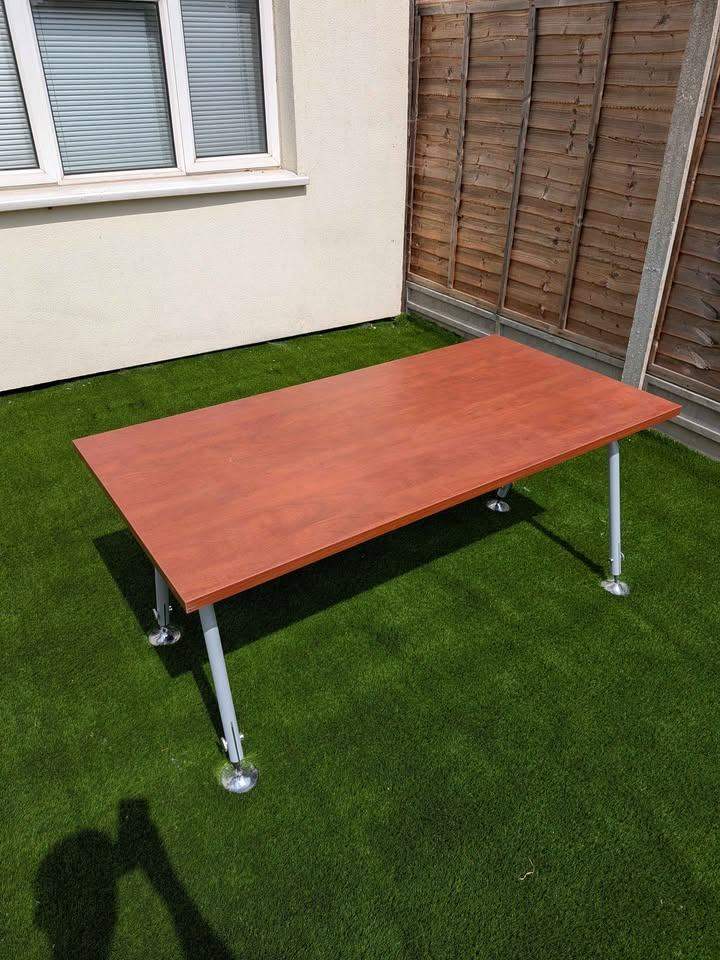 Large Office Desk 160cm x 80cm, Height Adjustable, Cherry Finish – Collection Broxbourne